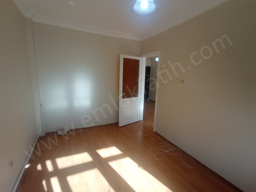 Cerrahpaşa Satılık Daire 2+1 2.Kat Temiz Masrafsız ( ESKİ PORTFÖY ) Satılık Ev