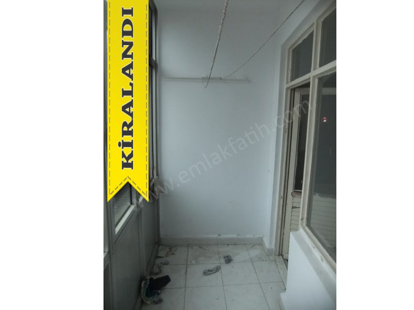 Kocamustafapaşa Kiralık Daire İzci Türk Sokak 2+1 4.KAT ( ESKİ PORTFÖY )