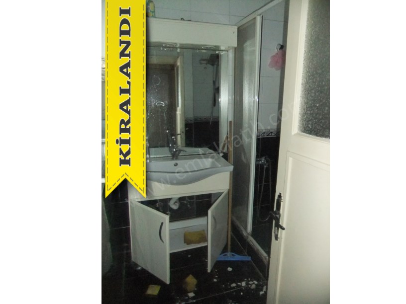 Kocamustafapaşa Kiralık Daire İzci Türk Sokak 2+1 4.KAT ( ESKİ PORTFÖY )