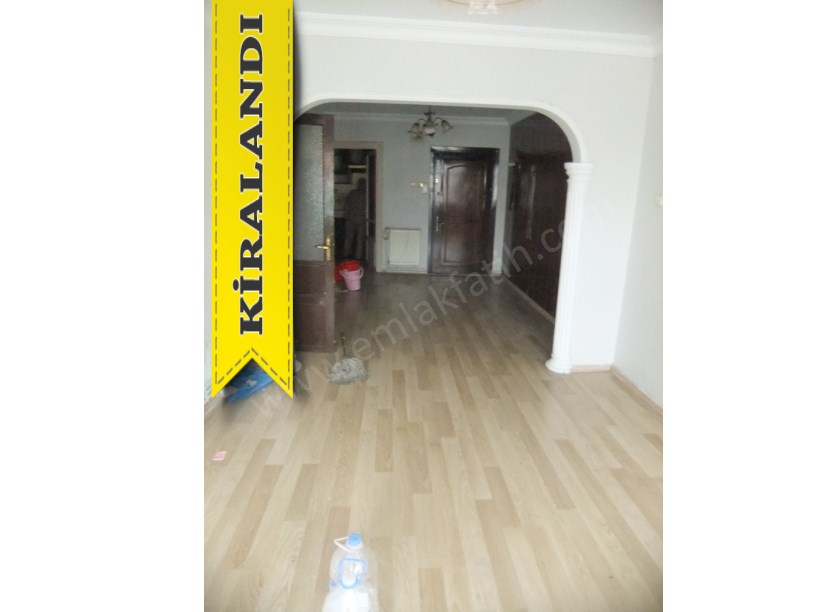 Kocamustafapaşa Kiralık Daire İzci Türk Sokak 2+1 4.KAT ( ESKİ PORTFÖY )