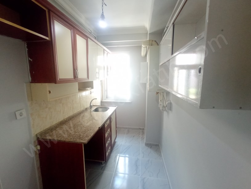 Marmara Cad ASANSÖRLÜ 12 Yıllık Genç Bina  Meydan 1+1 ( ESKİ PORTFÖY )