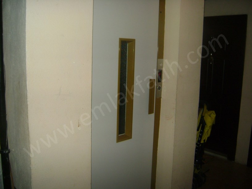 Marmara Cad ASANSÖRLÜ 12 Yıllık Genç Bina  Meydan 1+1 ( ESKİ PORTFÖY )