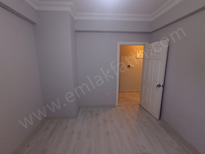 Marmara Cad ASANSÖRLÜ 12 Yıllık Genç Bina  Meydan 1+1 ( ESKİ PORTFÖY )
