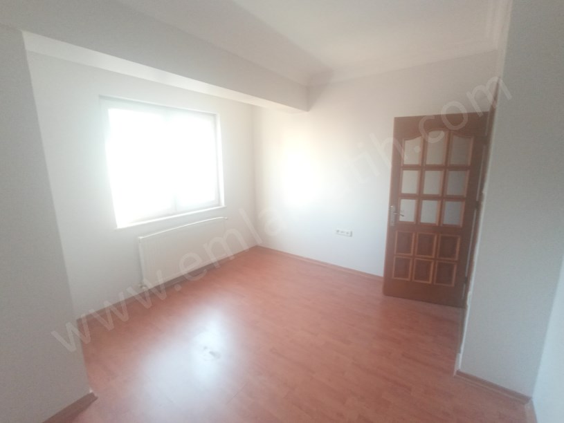 Çukur Bostana Yakın ASANSÖRLÜ 20 Yıllık Genç Bina 2+1 Full Yapılı 2.KAT