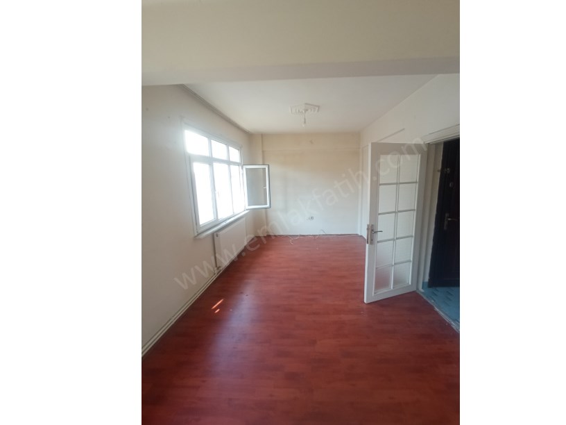 Kocamustafapaşa Kiralık Daire Demirci Osman Son Kat 1+1