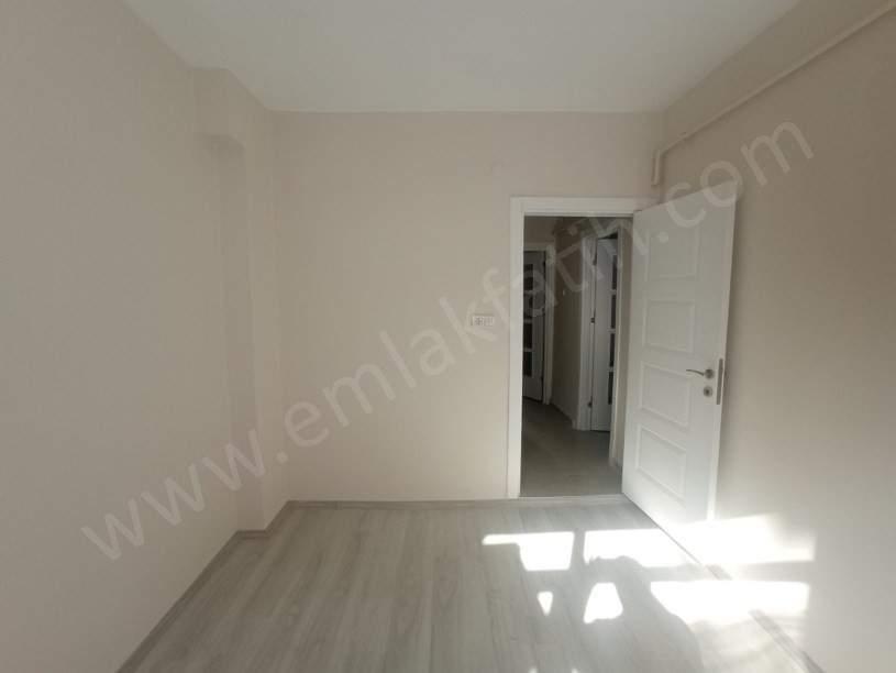 Kocamustafapaşa Kiralık Daire Milli Müdafaa Full Yapılı 2+1 3.kat