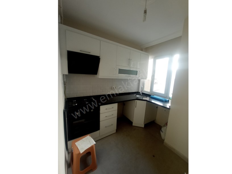 Kocamustafapaşa Kiralık Daire Milli Müdafaa Full Yapılı 2+1 3.kat