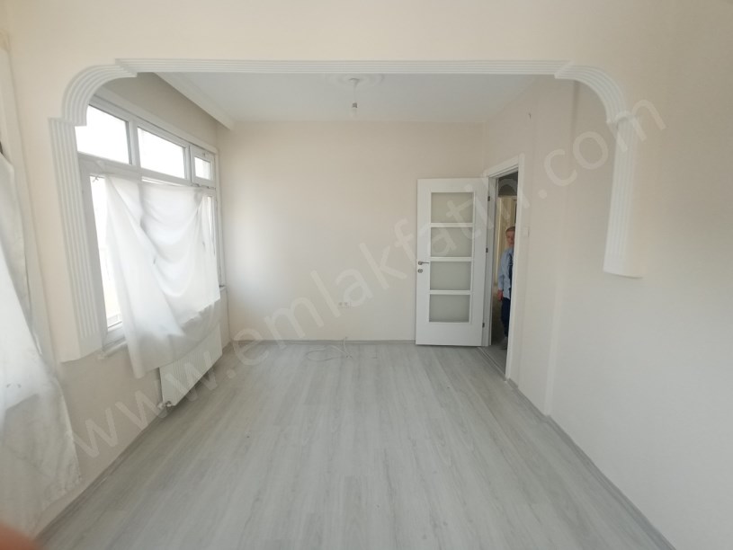 Kocamustafapaşa Kiralık Daire Milli Müdafaa Full Yapılı 2+1 3.kat