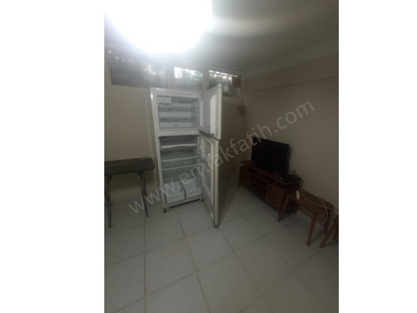 Kocamustafapaşa Kiralık Daire Balıkçı Sokakta 1+1 Yarı Bodrum