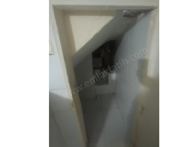 Kocamustafapaşa Kiralık Daire Balıkçı Sokakta 1+1 Yarı Bodrum