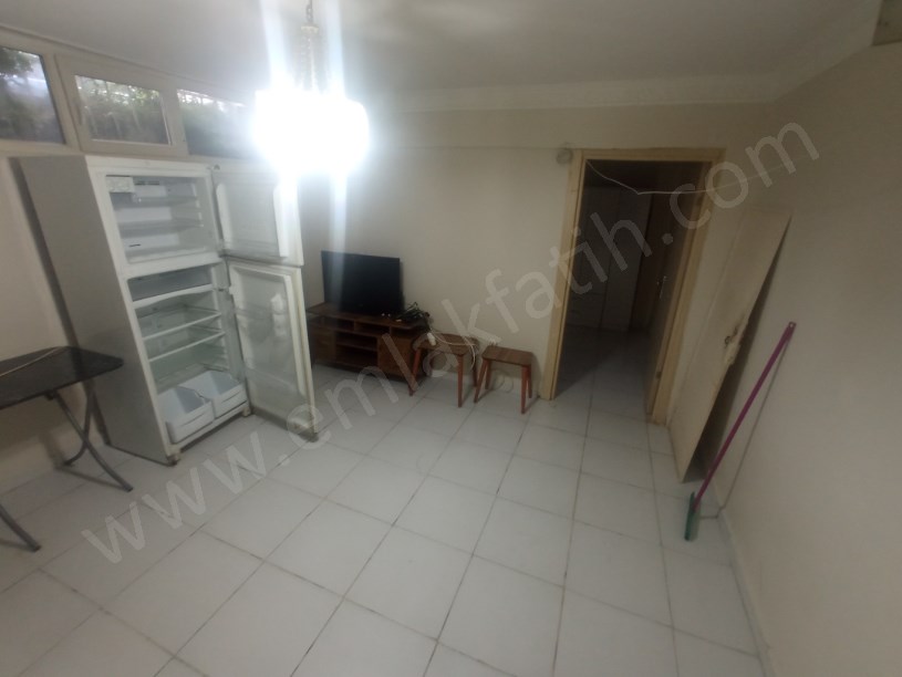 Kocamustafapaşa Kiralık Daire Balıkçı Sokakta 1+1 Yarı Bodrum