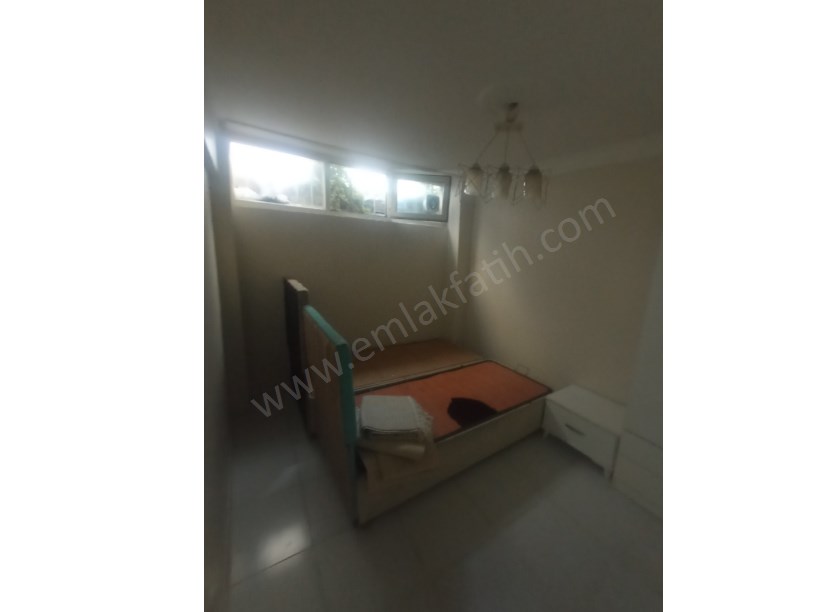 Kocamustafapaşa Kiralık Daire Balıkçı Sokakta 1+1 Yarı Bodrum