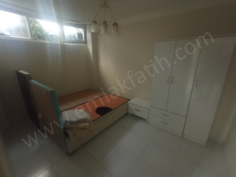 Kocamustafapaşa Kiralık Daire Balıkçı Sokakta 1+1 Yarı Bodrum