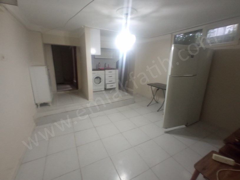 Kocamustafapaşa Kiralık Daire Balıkçı Sokakta 1+1 Yarı Bodrum