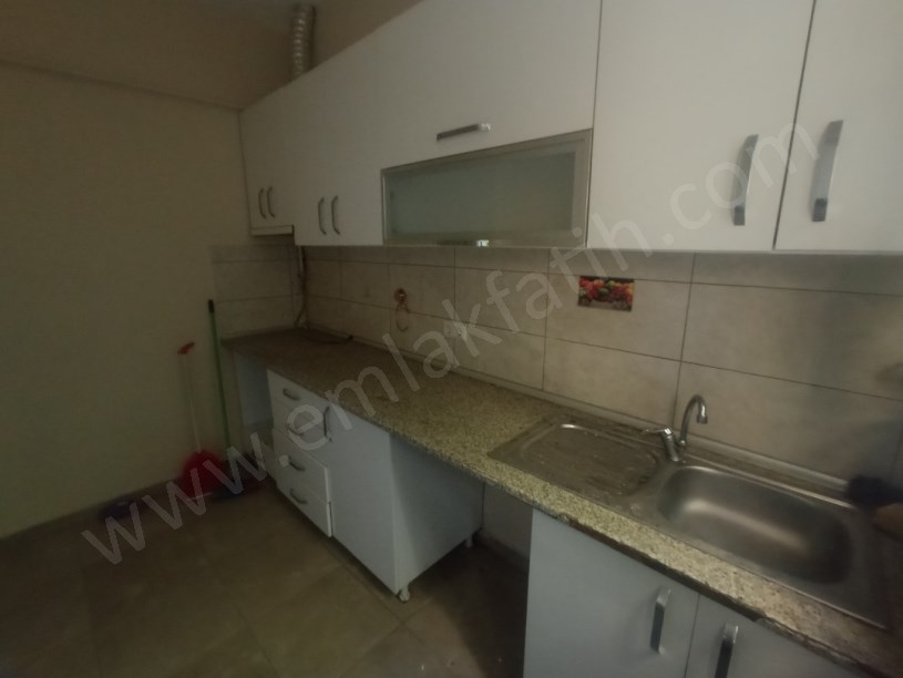 Kocamustafapaşa Kiralık Daire 1,5+1 Full Yapılı Giriş