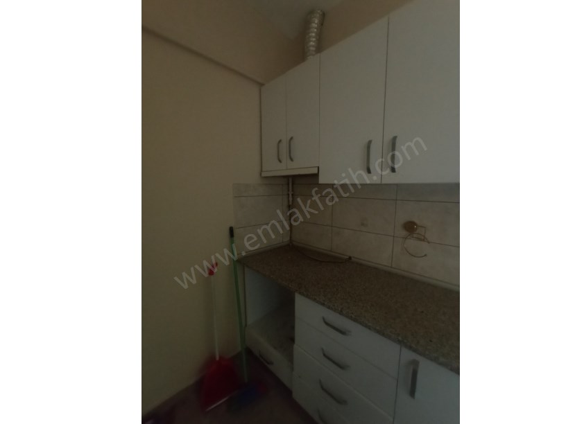 Kocamustafapaşa Kiralık Daire 1,5+1 Full Yapılı Giriş
