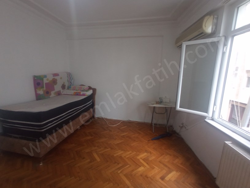 Kocamustafapaşa Kiralık Daire Eşyalı 1+1 1.KAT Kombili