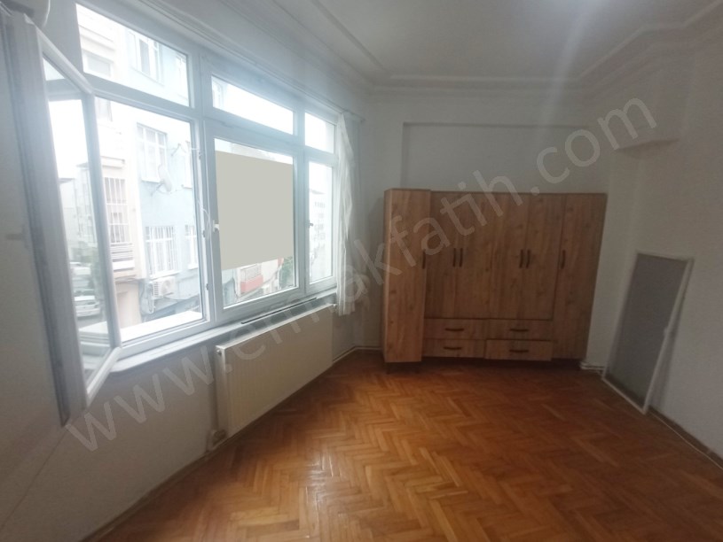 Kocamustafapaşa Kiralık Daire Eşyalı 1+1 1.KAT Kombili
