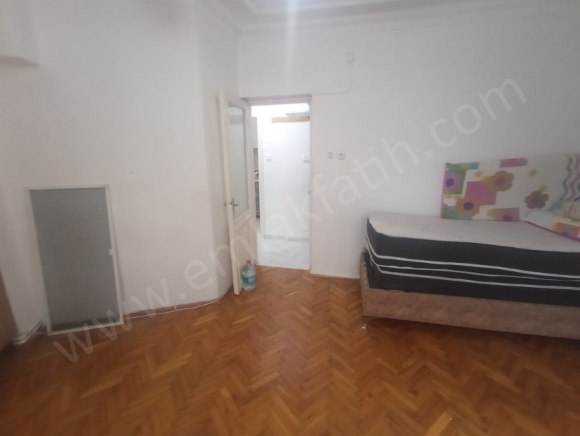 Kocamustafapaşa Kiralık Daire Eşyalı 1+1 1.KAT Kombili