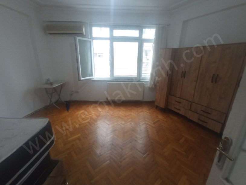 Kocamustafapaşa Kiralık Daire Eşyalı 1+1 1.KAT Kombili
