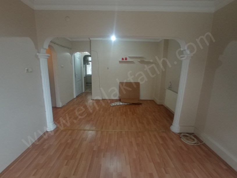 Kocamustafapaşa Kiralık Daire 2+1 Full Yapılı 3.KAT