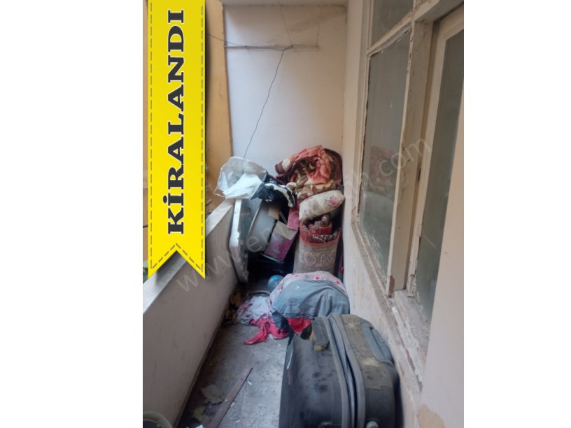 Kocamustafapaşa Kiralık Daire 1+1+HOL Yüksek Giriş ( ESKİ PORTFÖY )