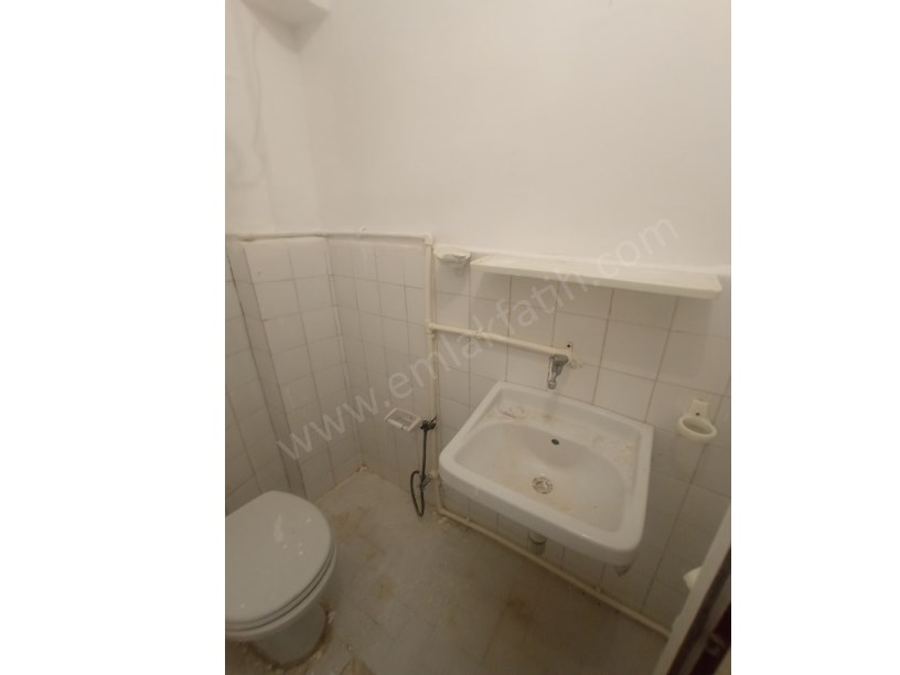 Kocamustafapaşa Kiralık Daire 1+1+HOL Yüksek Giriş
