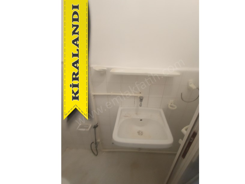 Kocamustafapaşa Kiralık Daire 1+1+HOL Yüksek Giriş