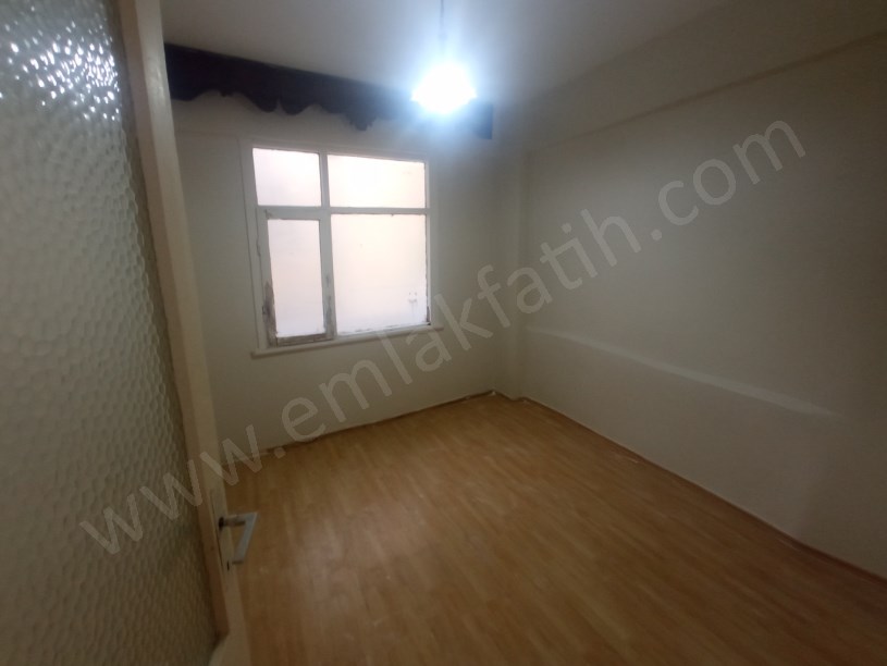 Kocamustafapaşa Kiralık Daire 1+1+HOL Yüksek Giriş