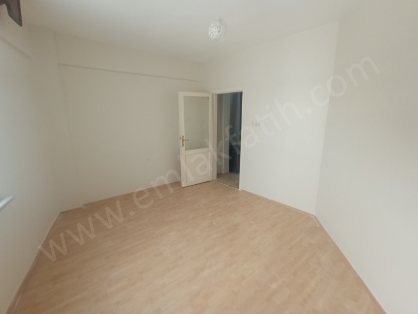 Kocamustafapaşa Kiralık Daire 1+1+HOL Yüksek Giriş