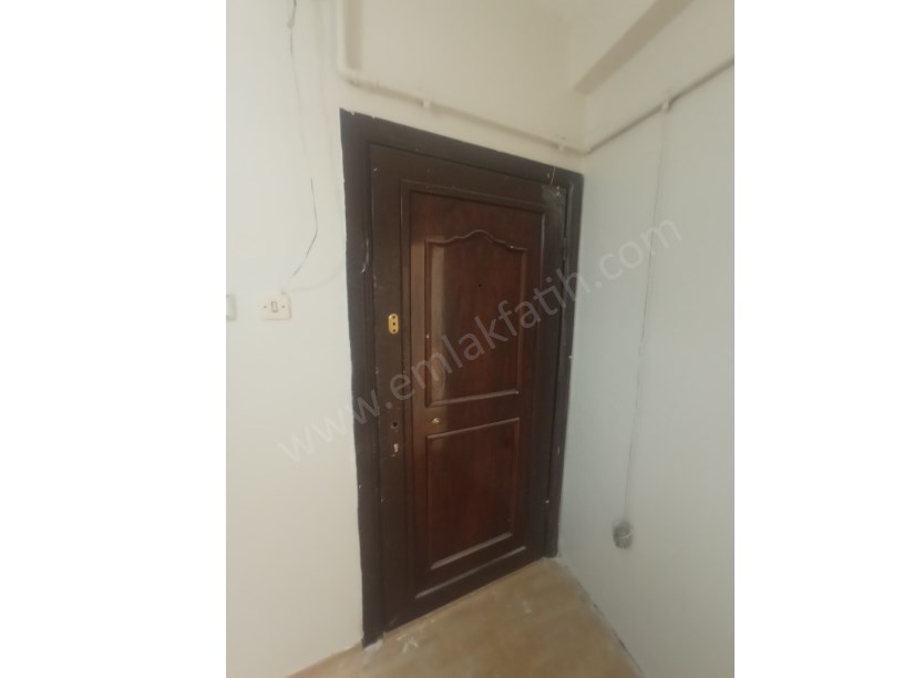 Kocamustafapaşa Kiralık Daire 1+1+HOL Yüksek Giriş