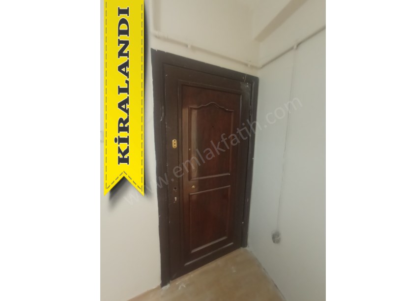 Kocamustafapaşa Kiralık Daire 1+1+HOL Yüksek Giriş ( ESKİ PORTFÖY )