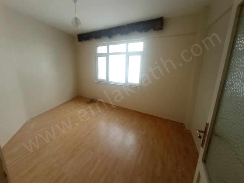 Kocamustafapaşa Kiralık Daire 1+1+HOL Yüksek Giriş ( ESKİ PORTFÖY )