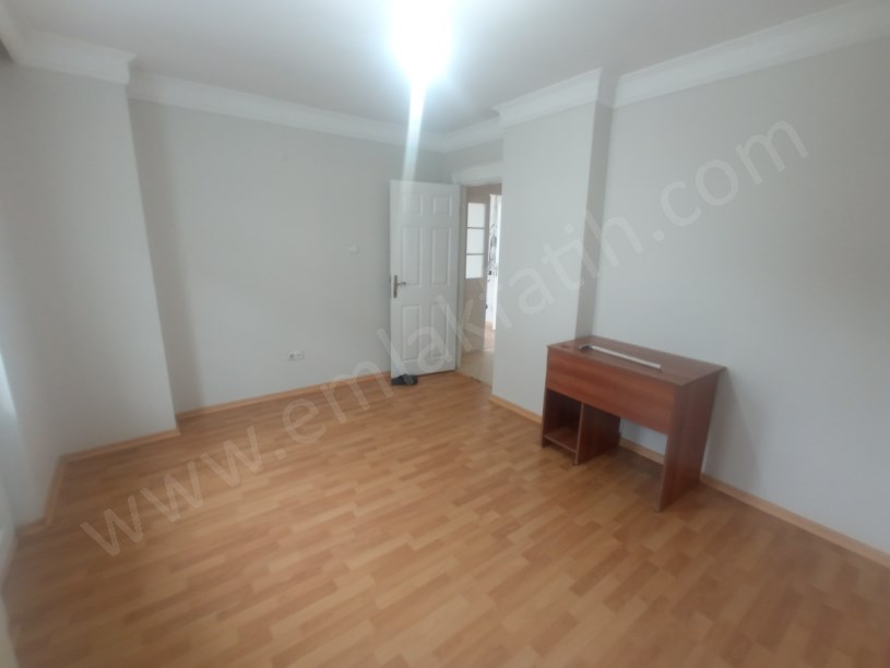 Kocamustafapaşa Kiralık Daire 15 Yıllık Genç 3+1 ( ESKİ PORTFÖY )