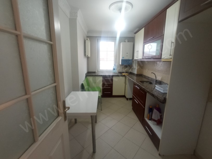 Kocamustafapaşa Kiralık Daire 15 Yıllık Genç 3+1 ( ESKİ PORTFÖY )