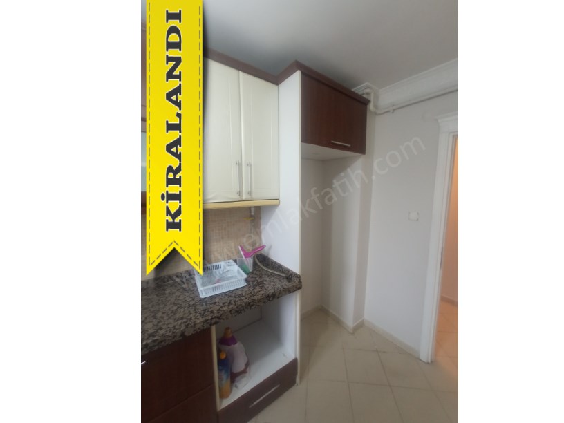 Kocamustafapaşa Kiralık Daire 15 Yıllık Genç 3+1 ( ESKİ PORTFÖY )