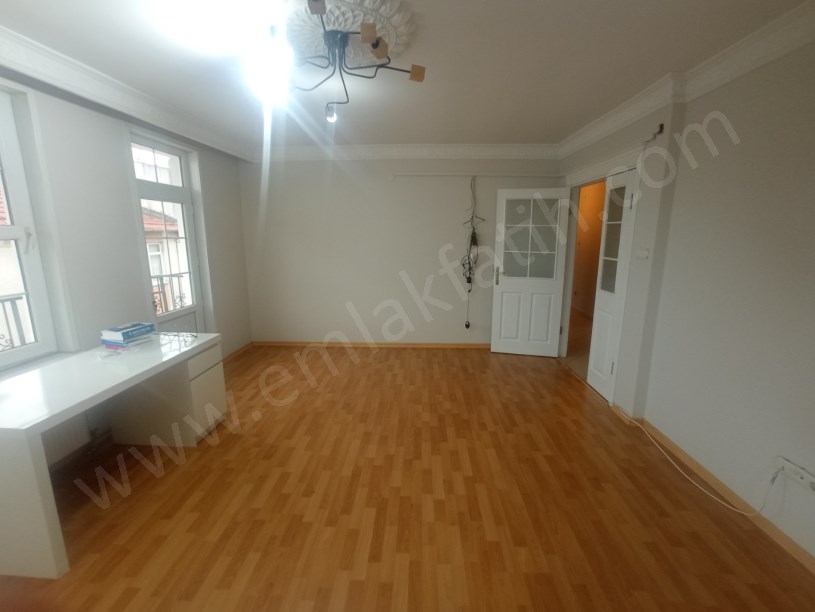 Kocamustafapaşa Kiralık Daire 15 Yıllık Genç 3+1 ( ESKİ PORTFÖY )