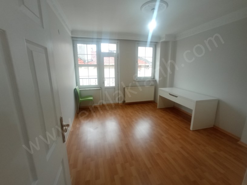 Kocamustafapaşa Kiralık Daire 15 Yıllık Genç 3+1 ( ESKİ PORTFÖY )