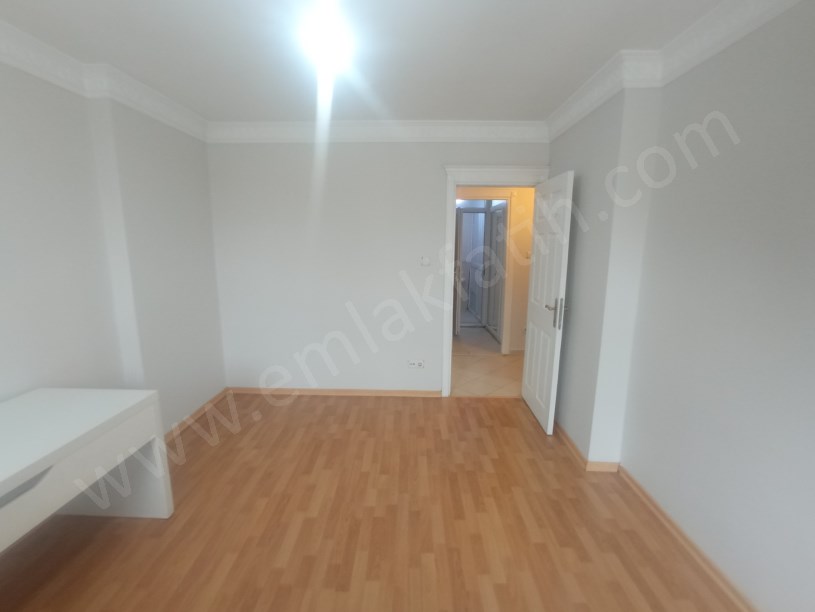 Kocamustafapaşa Kiralık Daire 15 Yıllık Genç 3+1 ( ESKİ PORTFÖY )