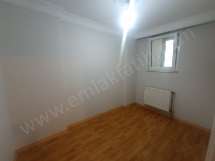 Kocamustafapaşa Kiralık Daire 15 Yıllık Genç 3+1 ( ESKİ PORTFÖY )