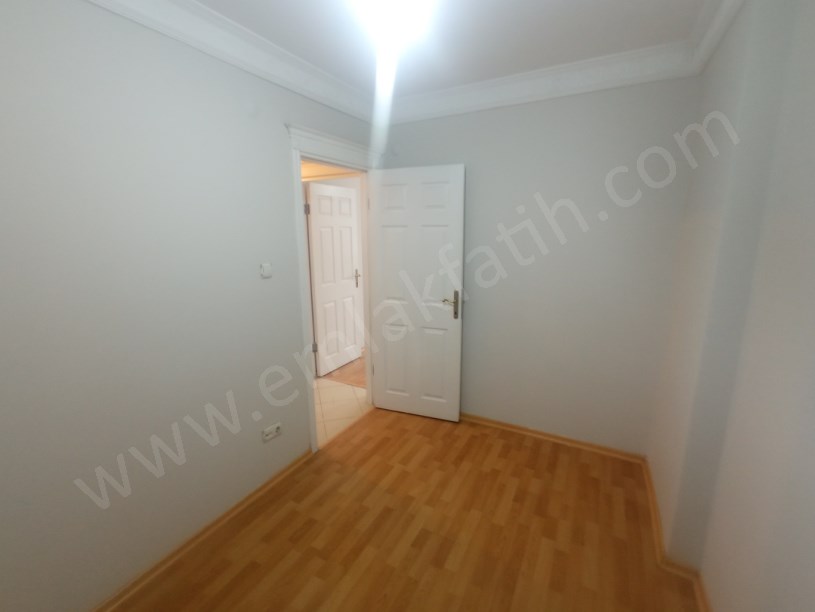 Kocamustafapaşa Kiralık Daire 15 Yıllık Genç 3+1 ( ESKİ PORTFÖY )