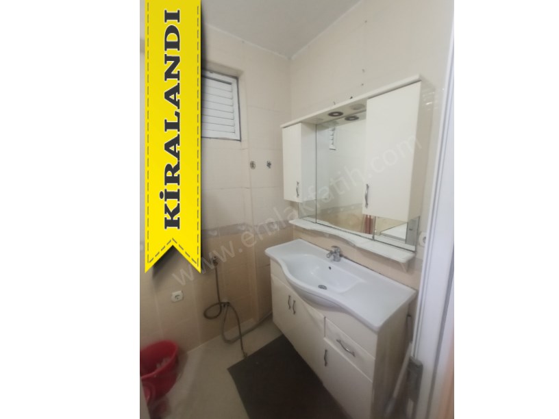Kocamustafapaşa Kiralık Daire 15 Yıllık Genç 3+1 ( ESKİ PORTFÖY )