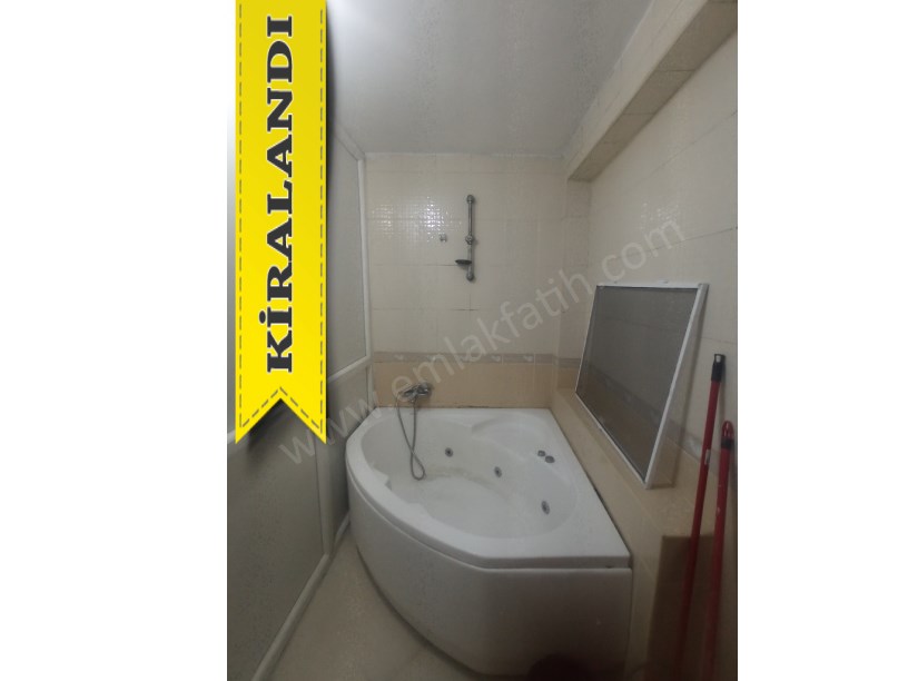 Kocamustafapaşa Kiralık Daire 15 Yıllık Genç 3+1 ( ESKİ PORTFÖY )