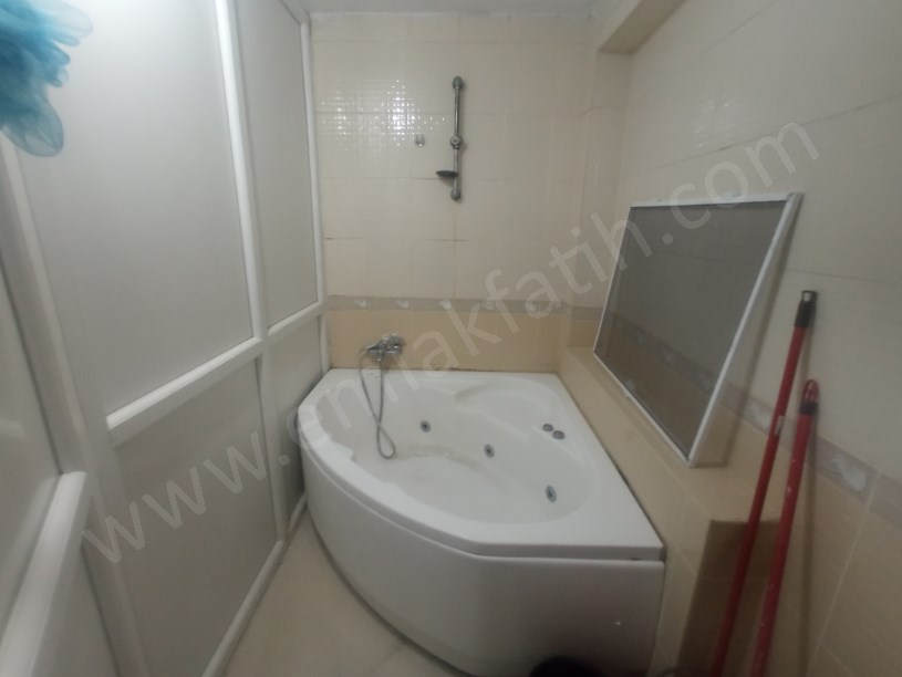 Kocamustafapaşa Kiralık Daire 15 Yıllık Genç 3+1 ( ESKİ PORTFÖY )