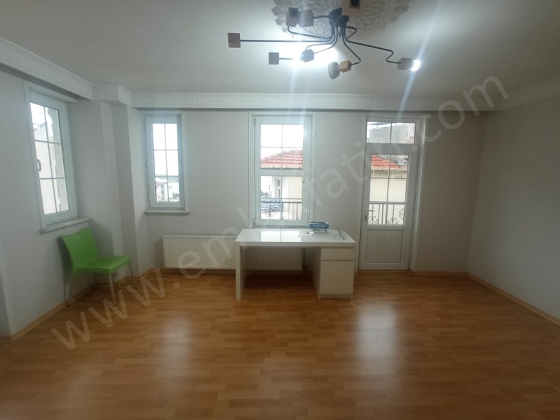 Kocamustafapaşa Kiralık Daire 15 Yıllık Genç 3+1 ( ESKİ PORTFÖY )