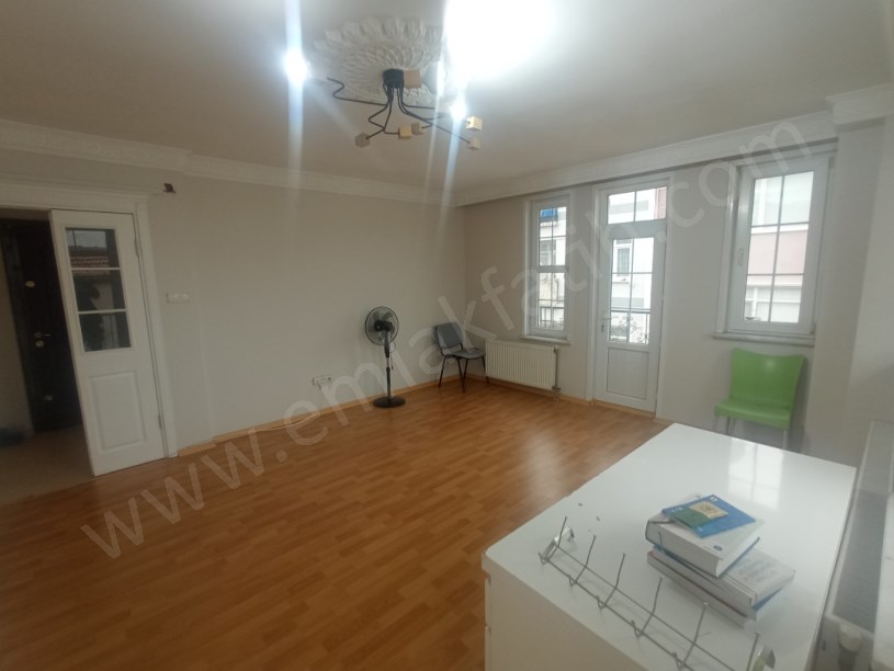 Kocamustafapaşa Kiralık Daire 15 Yıllık Genç 3+1 ( ESKİ PORTFÖY )