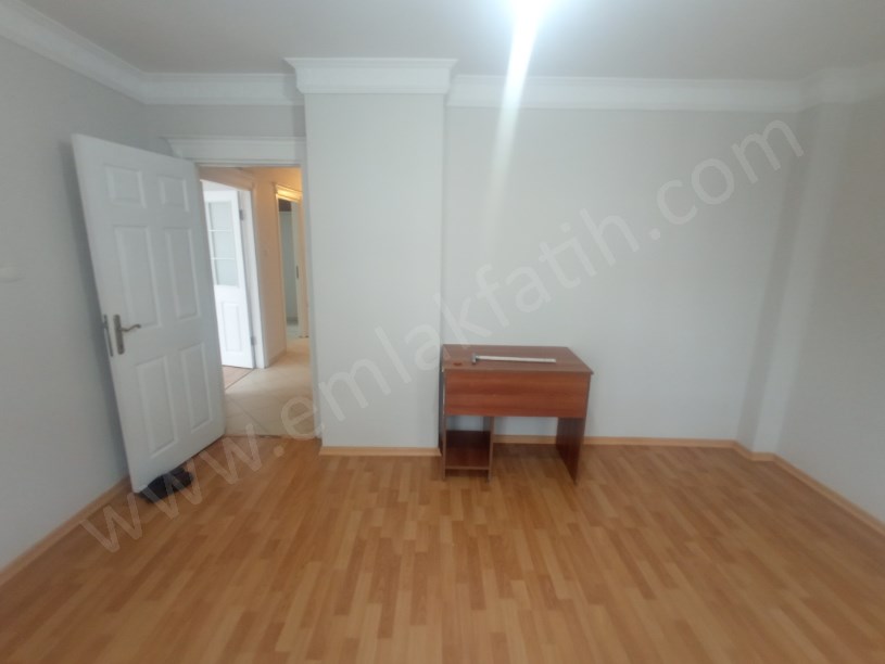 Kocamustafapaşa Kiralık Daire 15 Yıllık Genç 3+1 ( ESKİ PORTFÖY )