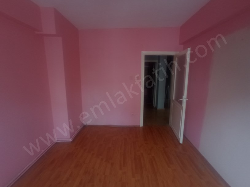 Kocamustafapaşa Kiralık Daire 25 Yıllık Genç 2+1 ( ESKİ PORTFÖY )