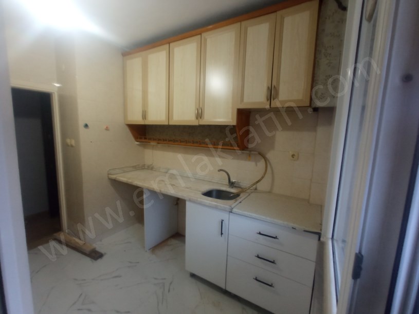 Kocamustafapaşa Kiralık Daire 25 Yıllık Genç 2+1 ( ESKİ PORTFÖY )