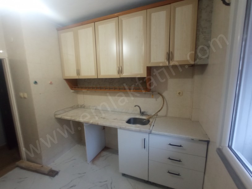 Kocamustafapaşa Kiralık Daire 25 Yıllık Genç 2+1 ( ESKİ PORTFÖY )